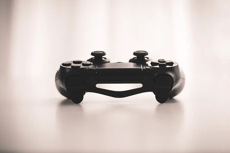 Weird Controllers, Bigger Numbers: How Streamers Are Winning With Unconventional Gear